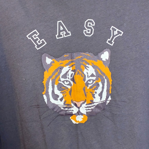 WILDFOX Easy Tiger Soft Gray Tee - Picture 6 of 8